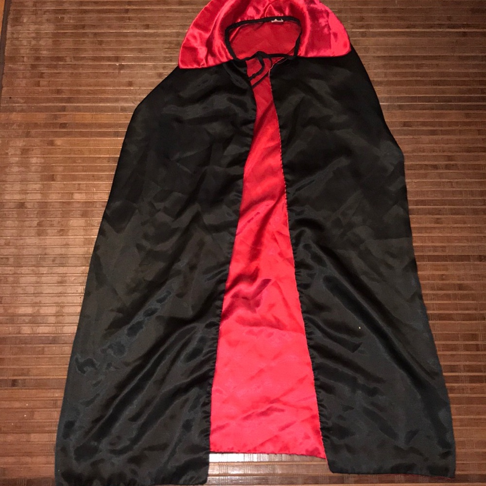 R Cape - Picture 2 of 5